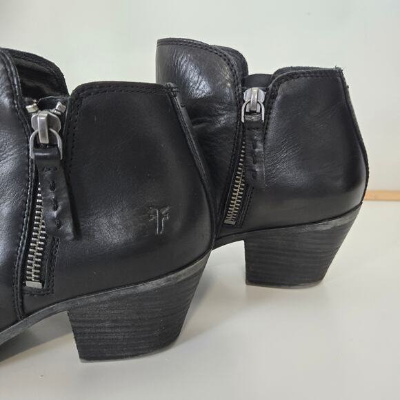 FRYE Women's Judith Zip Bootie Leather Ankle Zip Boot size 6.5M - Picture 7 of 11
